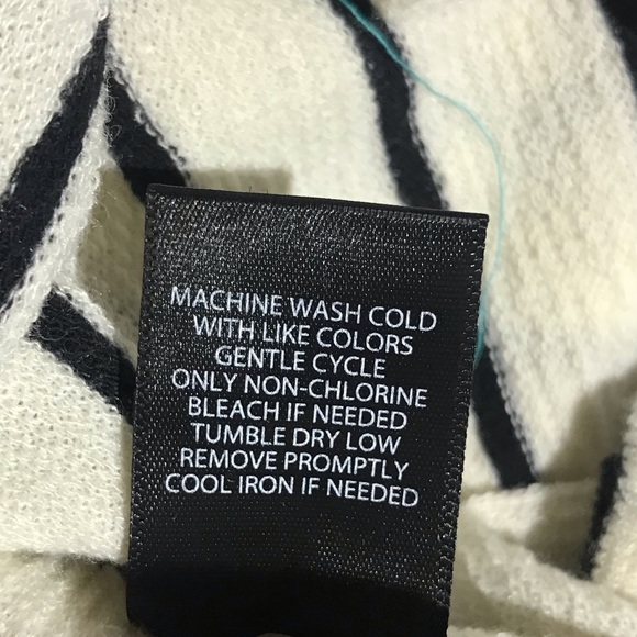 2 for $20 TORRID Scoop Neck Short Sleeve Button Front size 00 - Picture 10 of 10